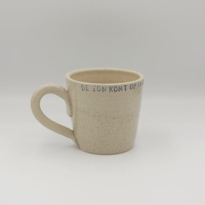 De zon komt op en gaat onder maar nooit uit